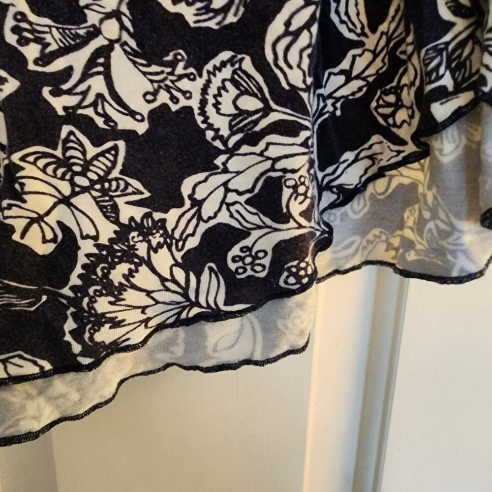 By Anthropologie Floral Tropical Print Shorts Size Large Navy Resort Vacatiom - Picture 3 of 7